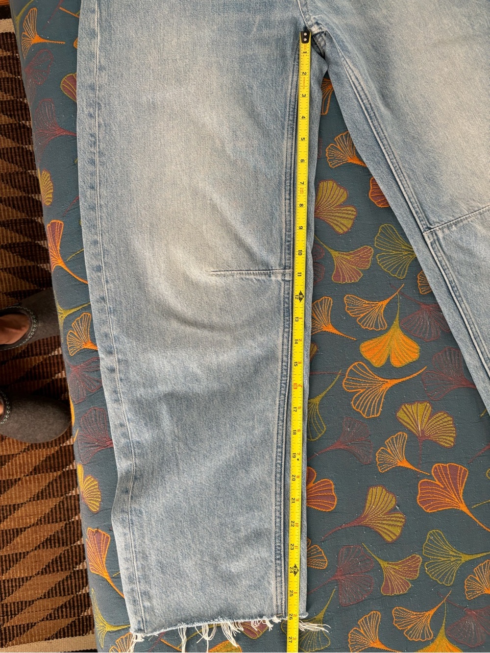 Madewell The Darted Barrel-Leg Jean in Light Blue - Picture 6 of 11